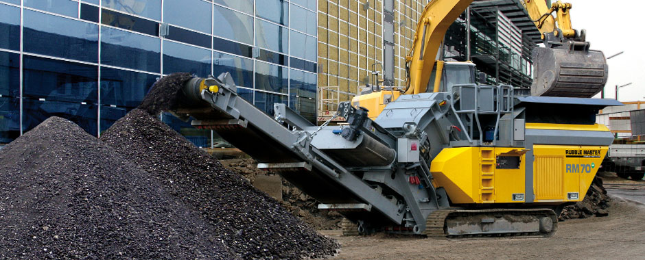 Mobile crushing machine